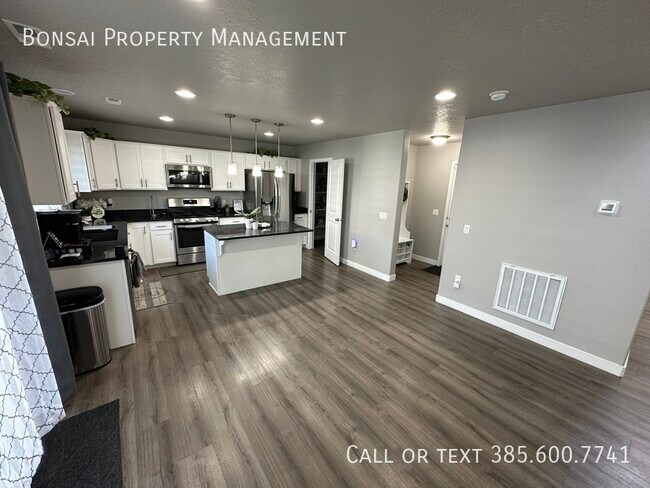 Building Photo - 1524 W Parkview Dr