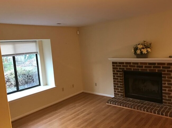 Building Photo - Great 3BR/2BA Townhouse in Mill Creek