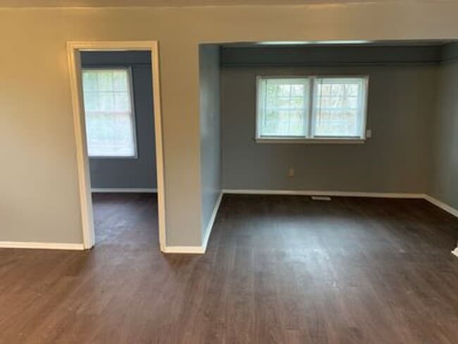 Building Photo - 3bed 2 bath with den