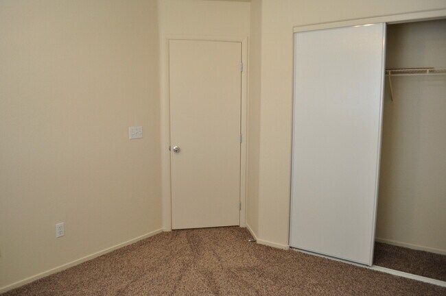 Building Photo - 10137 Maidens Wreath Ct