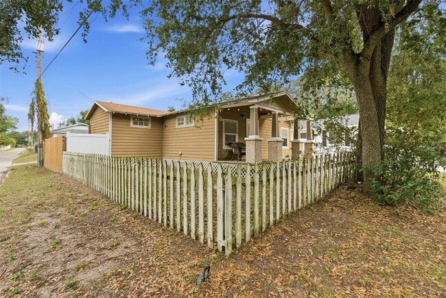 Building Photo - 1302 E Louisiana Ave