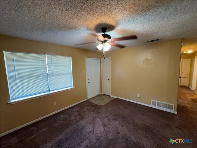 Building Photo - 820 Michelle Dr