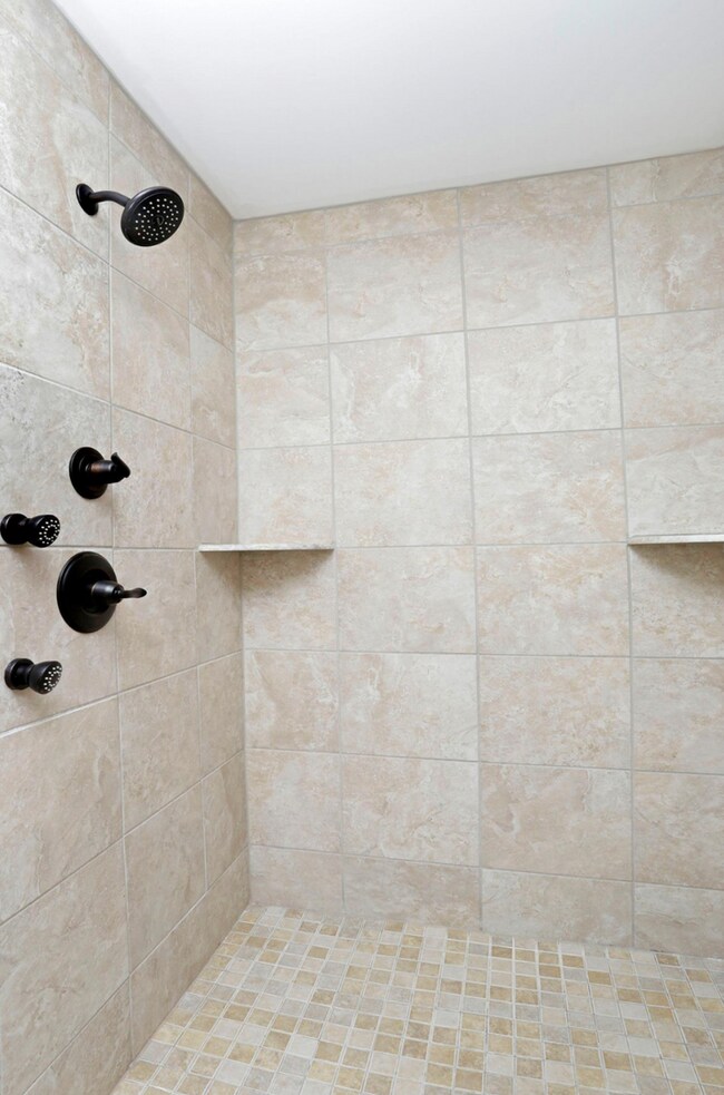 Building Photo - Gorgeous 3 bedroom townhome in Beaumont!