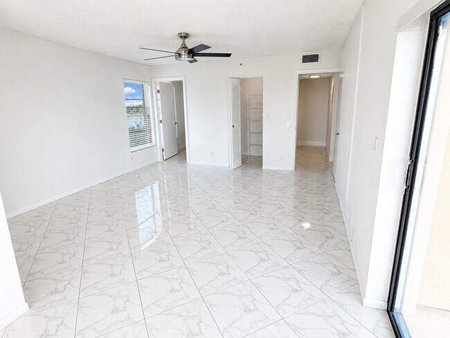Building Photo - 7076 Huntington Ln