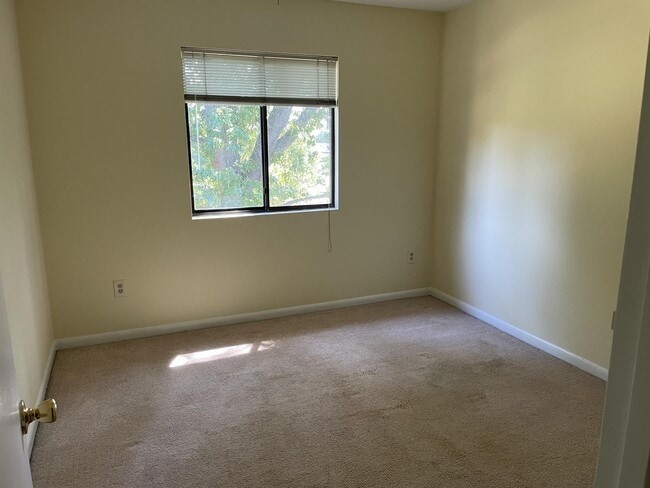 Building Photo - 152 Harvest Dr