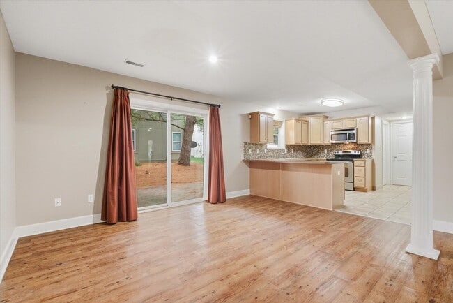 Building Photo - 420 N Village Cir
