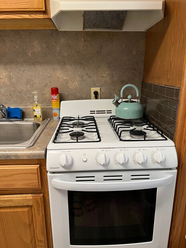 Building Photo - 4622 Cass St