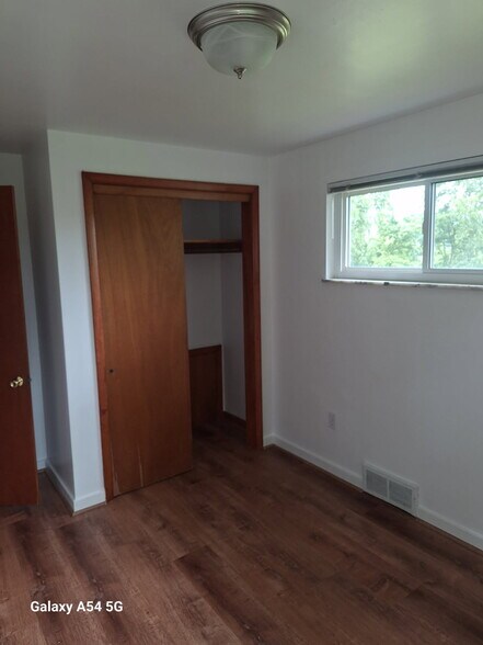 Building Photo - 725 4th St