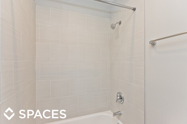 Building Photo - 849 W Lill Ave