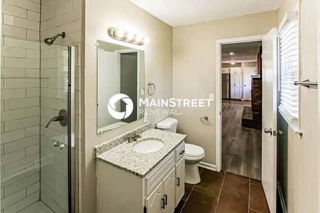 Building Photo - 3 Bedroom Pet-Friendly Home in LEAVENWORTH, KS with Main Street Renewal