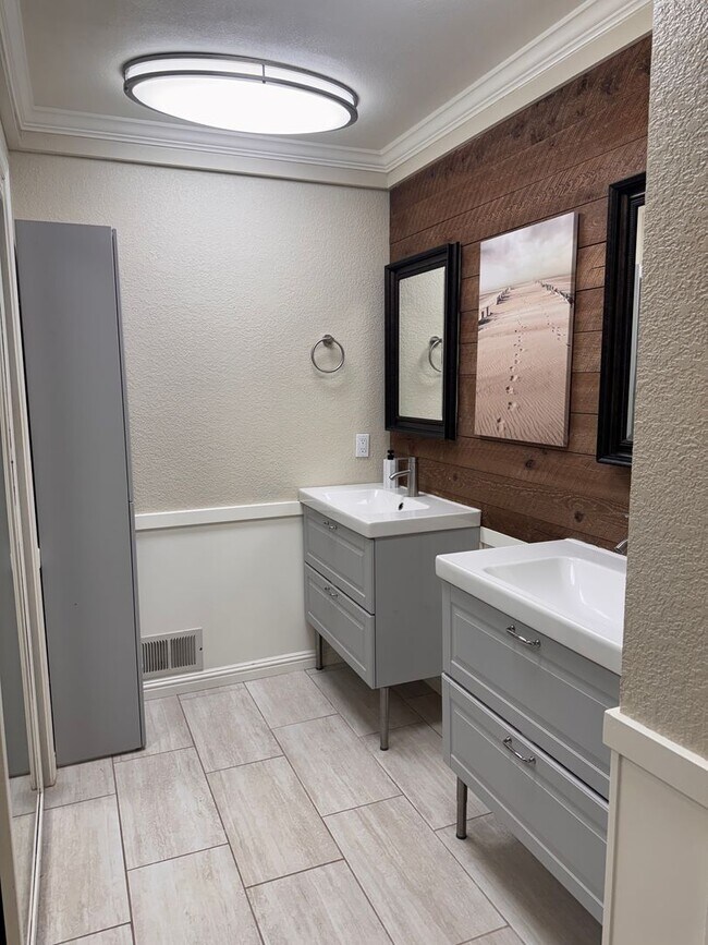 Building Photo - Luxury Lake of the Pines Living | Remodeled 4BD + Large Yard | Furnished or Unfurnished