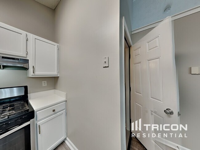 Building Photo - 146 Aztec Way SE