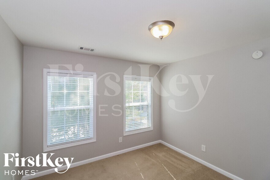 Building Photo - 1055 Westmoreland Ln NE