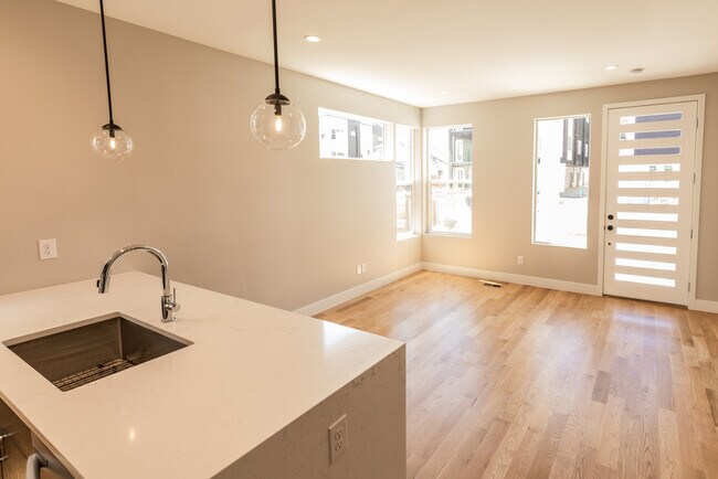 Building Photo - 1294 Stuart St