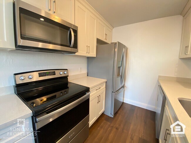 Building Photo - PRICE REDUCTION! 2BD/1BA Duplex In Downtown Sonoma!