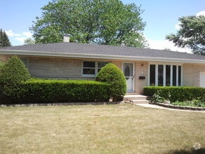Building Photo - 963 N Babbit Ave