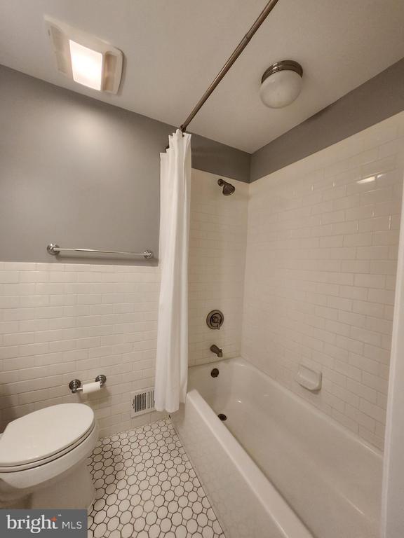Building Photo - 2622 Boxwood Dr
