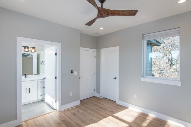 Building Photo - 8006 Gault St