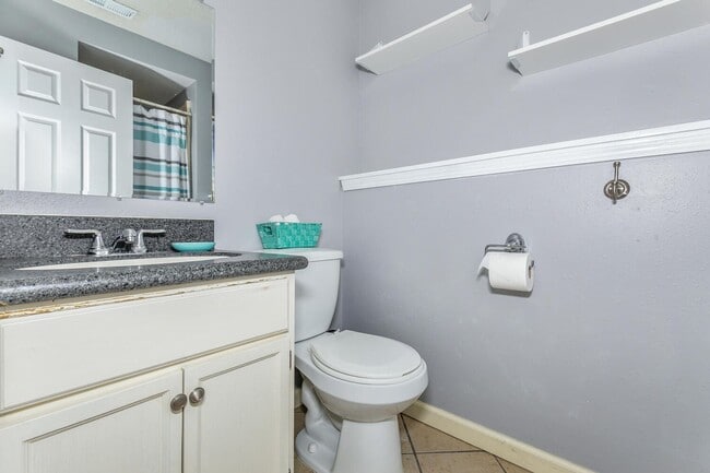 Building Photo - Nicely updated single family home in North...