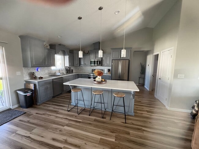 Building Photo - Home for Rent in Quincy