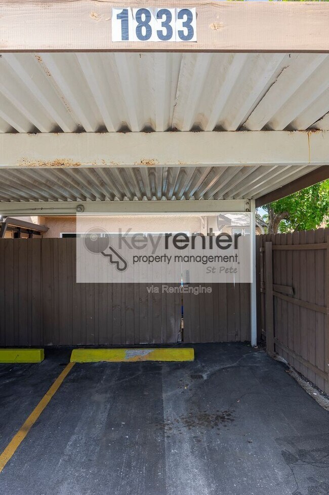 Building Photo - 1833 Clearbrooke Dr