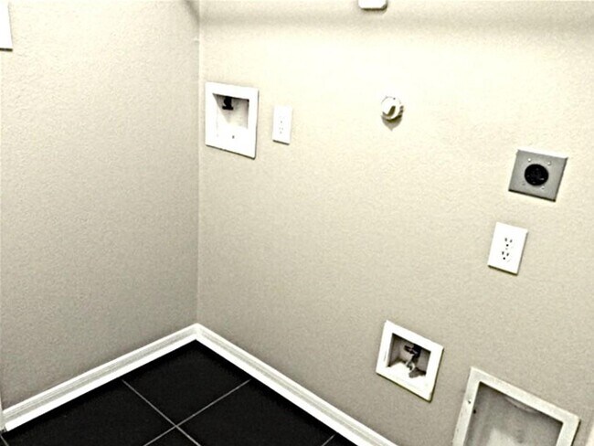 Building Photo - 4111 Mt Everest Way