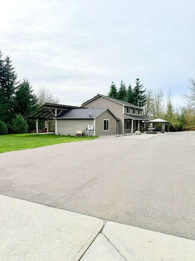 Building Photo - Beautiful house in Maple View Meadows.