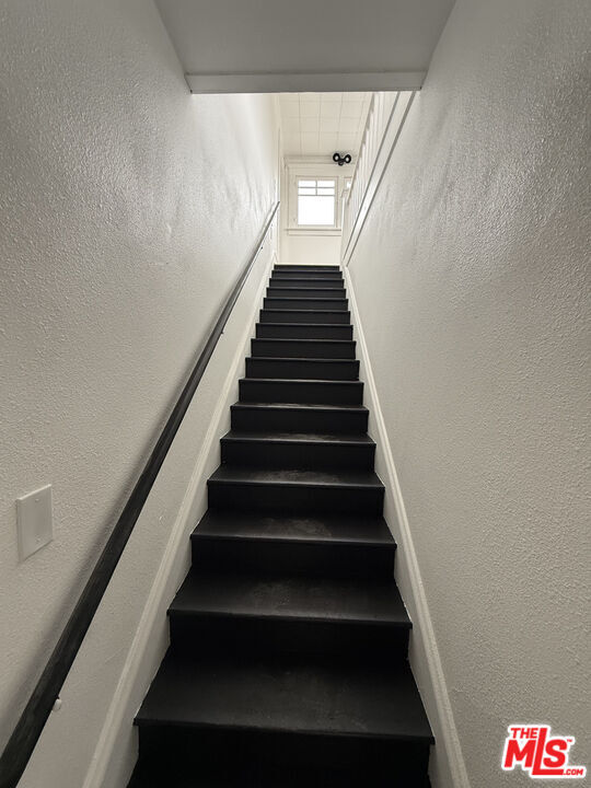 Building Photo - 4501 S Budlong Ave