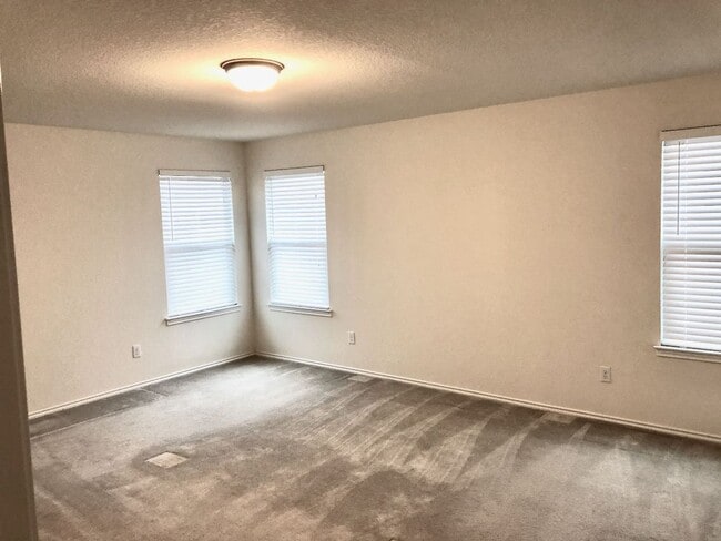 Building Photo - New Braunfels Location