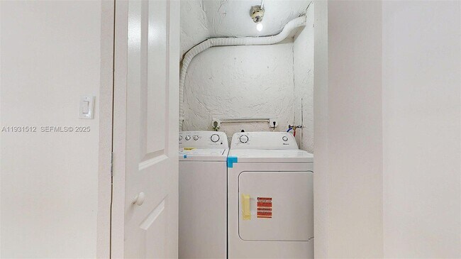 Building Photo - 1676 W 42nd St