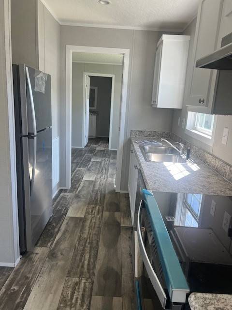 Building Photo - 1800 E Graves Ave