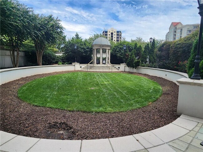 Building Photo - 195 14th St NE