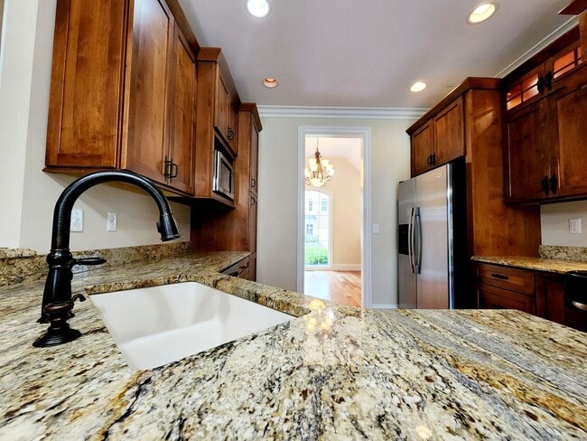 Building Photo - 5 bed/3.5 bath home on Lakeview Golf Resor...