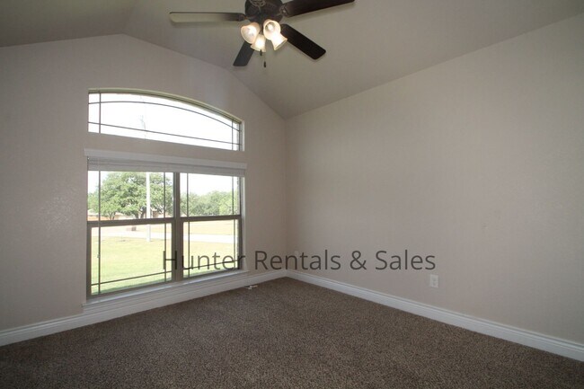 Building Photo - 1104 Wren Cir