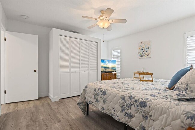 Building Photo - 7215 Westmoreland Dr