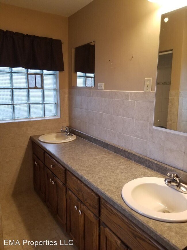 Building Photo - 3 br, 2 bath House - 427 W 7th Avenue