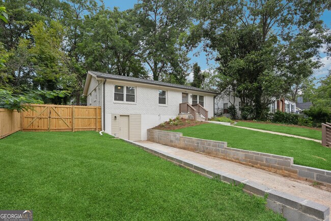 Building Photo - 1335 E Washington Ave