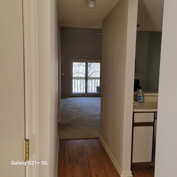 Building Photo - 14 Willow Tree Run