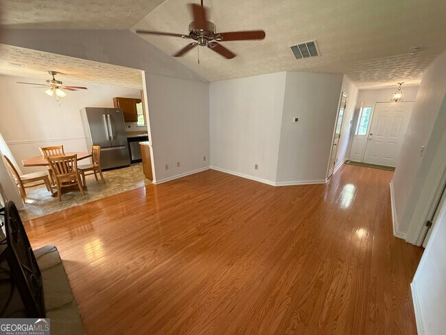 Building Photo - 3897 Saddlecreek Dr