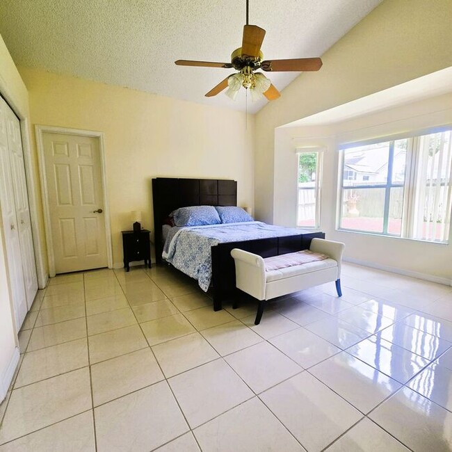 Building Photo - 3 Bdrm 2 Bath With Office in Waterford Lak...