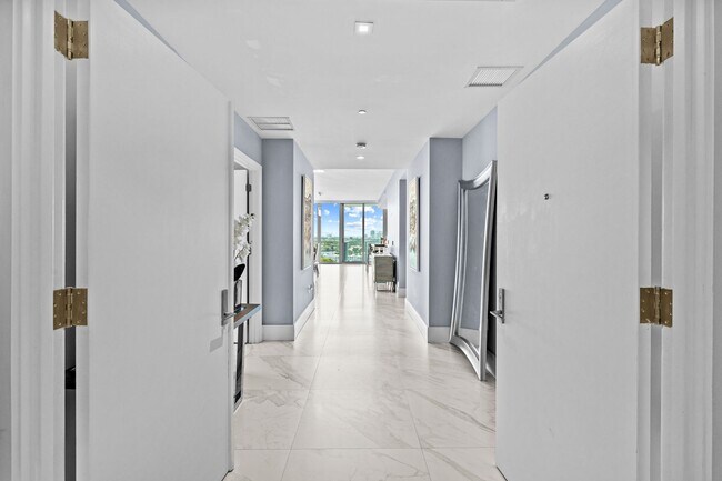 Building Photo - 701 N Fort Lauderdale Beach Blvd