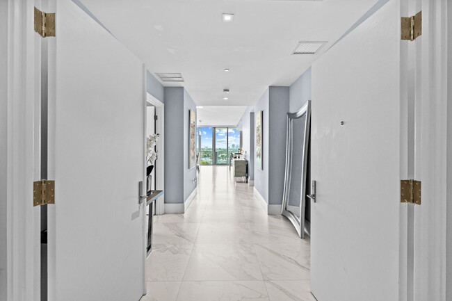 Building Photo - Luxury Beachfront Living at Its Finest – Fully Furnished Condo in Prime Fort Lauderdale Location!