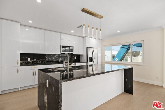 Building Photo - 1223 23rd St