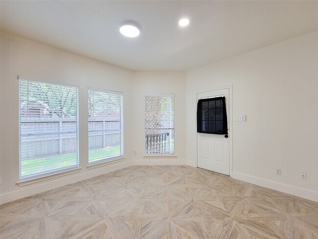 Building Photo - 218 Windrift Ct