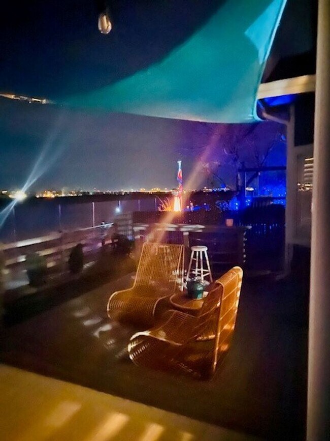 Building Photo - Move in Special- Beautiful Furnished 3 Bedroom/2.5 Bathroom Single Family Home with Flexible Leas...