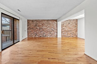 Building Photo - 4012 Oak St