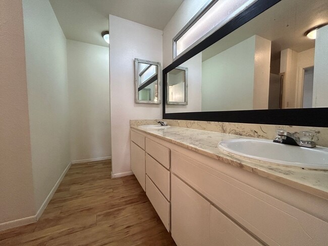 Building Photo - 570 N Villa Nueva Dr