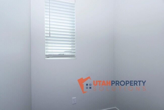 Building Photo - 1042 W 430 S