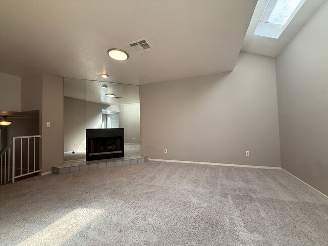 Building Photo - Townhome for Rent