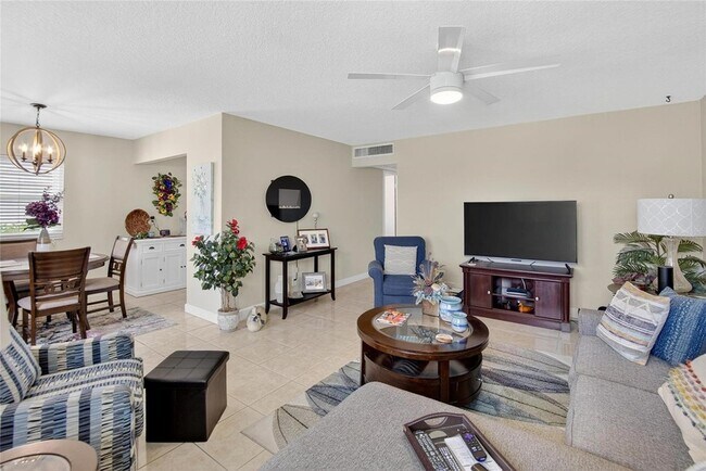 Building Photo - 202 Bedford St